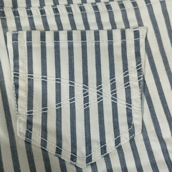 Aeropostale Blue & White Striped Denim Shorts - size 0 - Picture 5 of 6